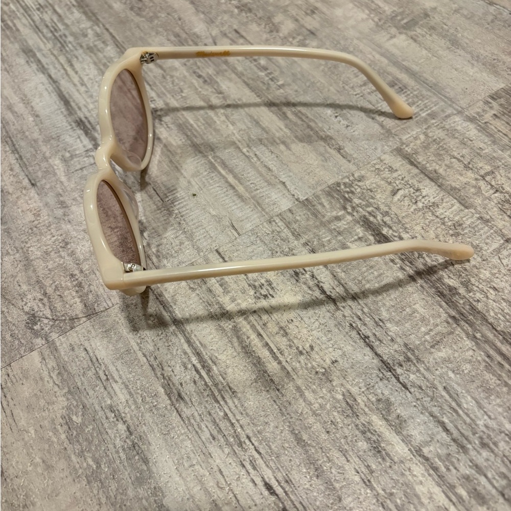 Madewell Light Pink / Cream Plastic Round Sun Glasses - Picture 4 of 5
